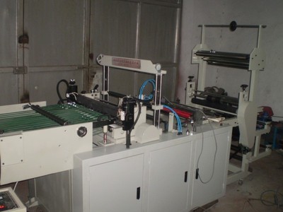 電腦臥式薄膜分切機(jī) 高效精準(zhǔn)的機(jī)械加工解決方案