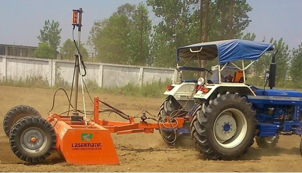 激光平地機(jī) 現(xiàn)代農(nóng)業(yè)高效作業(yè)的得力助手