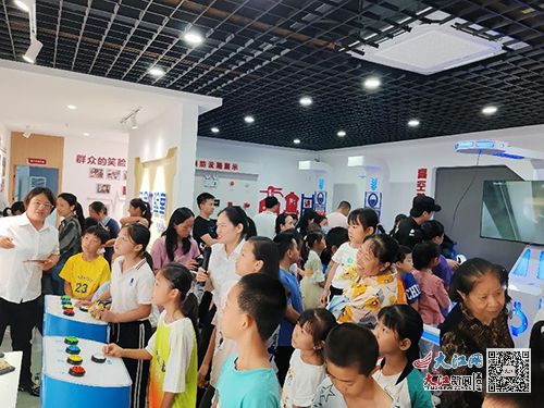 贛州市公房管理服務(wù)中心建營公司開展“六一”安全宣傳與禮儀服務(wù)活動